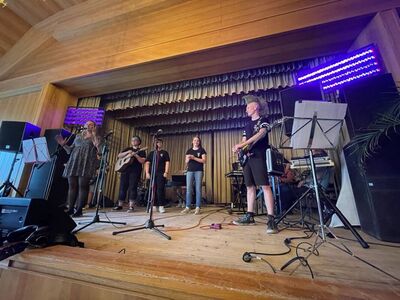 Auftritt_Paperplane_17.5.22_10_1834771701854