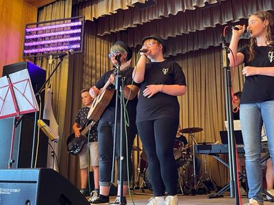 Auftritt_Paperplane_17.5.22_11_1777942187811