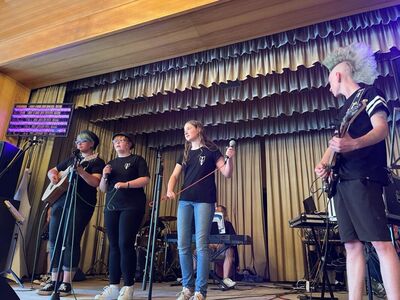 Auftritt_Paperplane_17.5.22_17_1843150733807