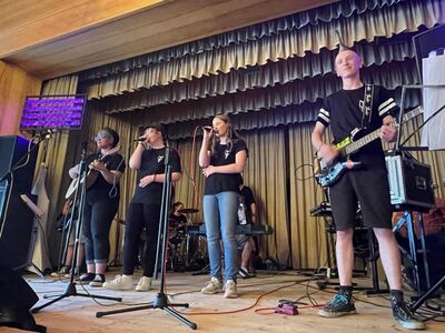 Auftritt_Paperplane_17.5.22_2_1788945415290