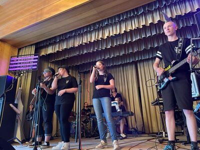 Auftritt_Paperplane_17.5.22_5_1832319254042