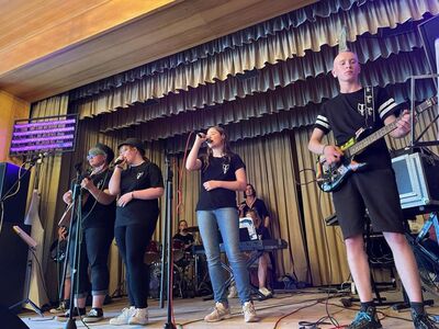 Auftritt_Paperplane_17.5.22_6_1766856360082