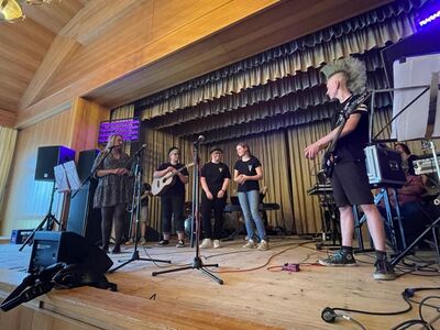 Auftritt_Paperplane_17.5.22_9_1795072912750