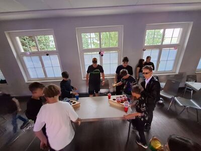 Schulparty_2023_24_16_1824957849218