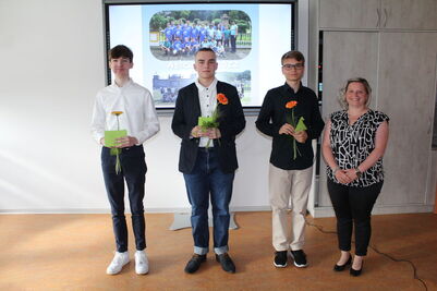 Zeugnisuebergabe_AK_22_10_1858617205605