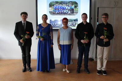 Zeugnisuebergabe_AK_22_14_1860448869061