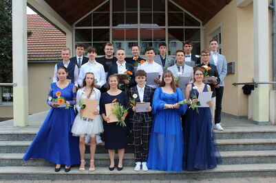 Zeugnisuebergabe_AK_22_21_1858539642831